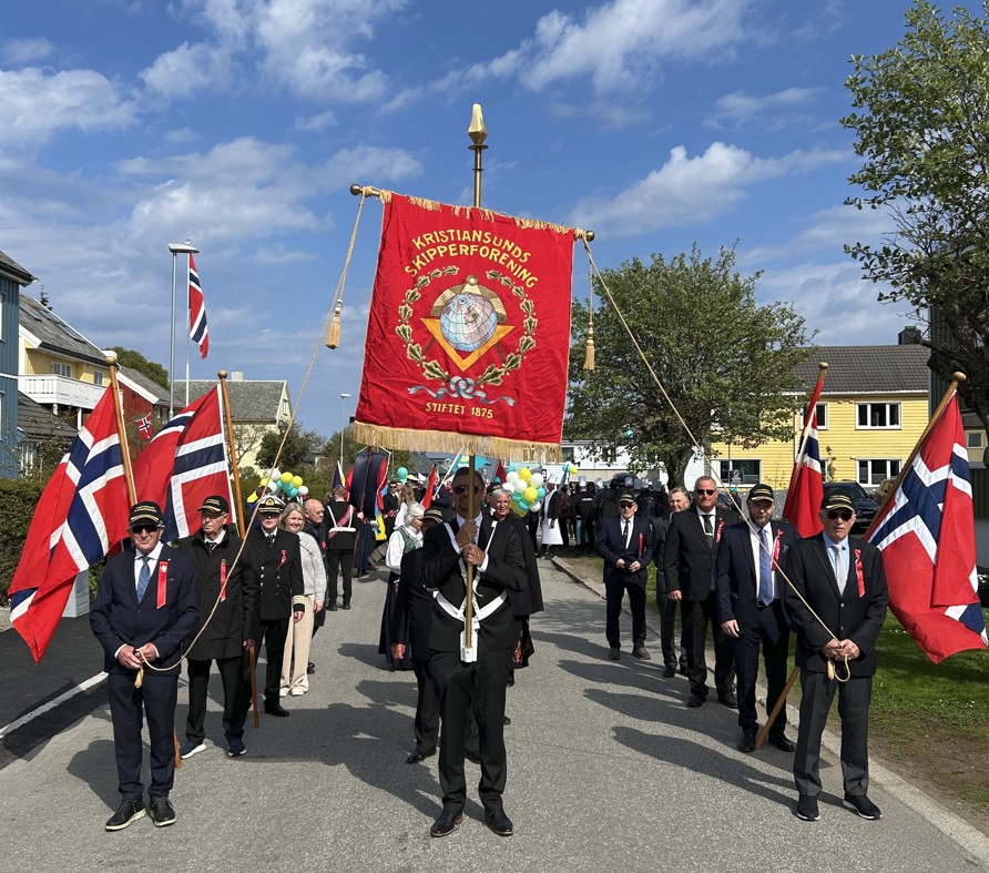 Oppstilling av skipperforeningen i 17 mai borgertoget